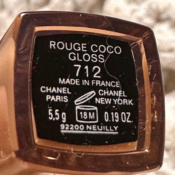 CHANEL HOLIDAY 5pc Gift Set LIP GLOSS/ BALM & Hydration on Hand w/ POUCH - Picture 6 of 9